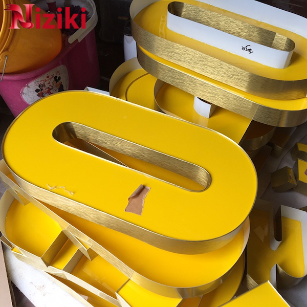 Gáy Nhôm Uốn Chữ 1 Gờ Màu Vàng Xước