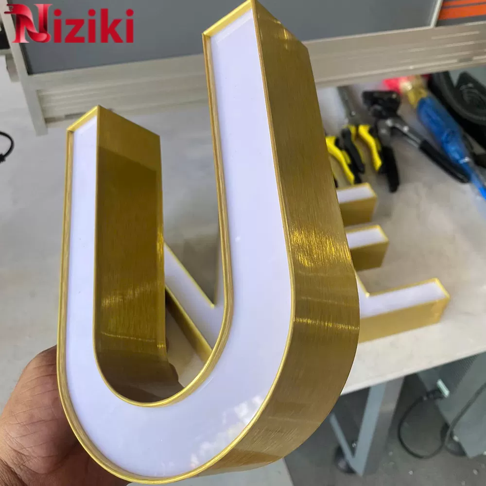 g&aacute;y nh&ocirc;m uốn chữ 1 gờ quảng c&aacute;o
