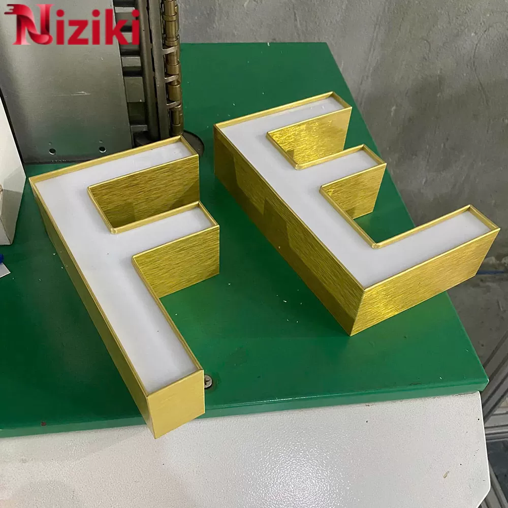 g&aacute;y nh&ocirc;m uốn chữ nổi