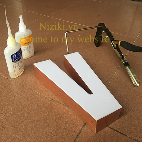 Gáy Nhôm Uốn Chữ 0 Gờ Màu Đồng Xước