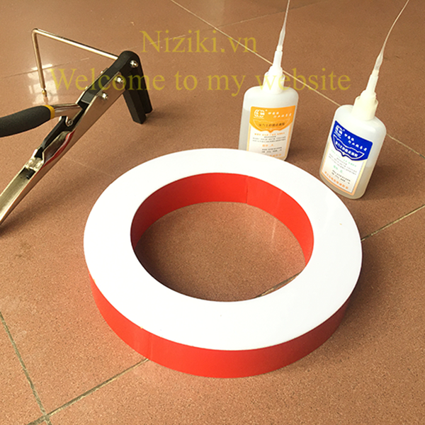 Gáy Nhôm Uốn Chữ 0 Gờ Màu Đỏ