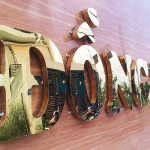 Gáy Chân Chữ Inox 201 Vàng Gương