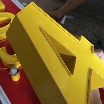 Gáy Nhôm Uốn Chữ 1 Gờ Màu Vàng