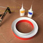 Gáy Nhôm Uốn Chữ 0 Gờ Màu Đỏ