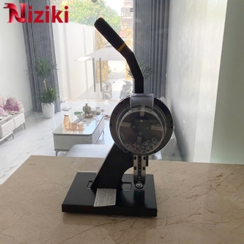 Máy dập khuy bạt bán tự động hoạt động như nào? ứng dụng thực tế của máy đóng khoen bạt bán tự động
